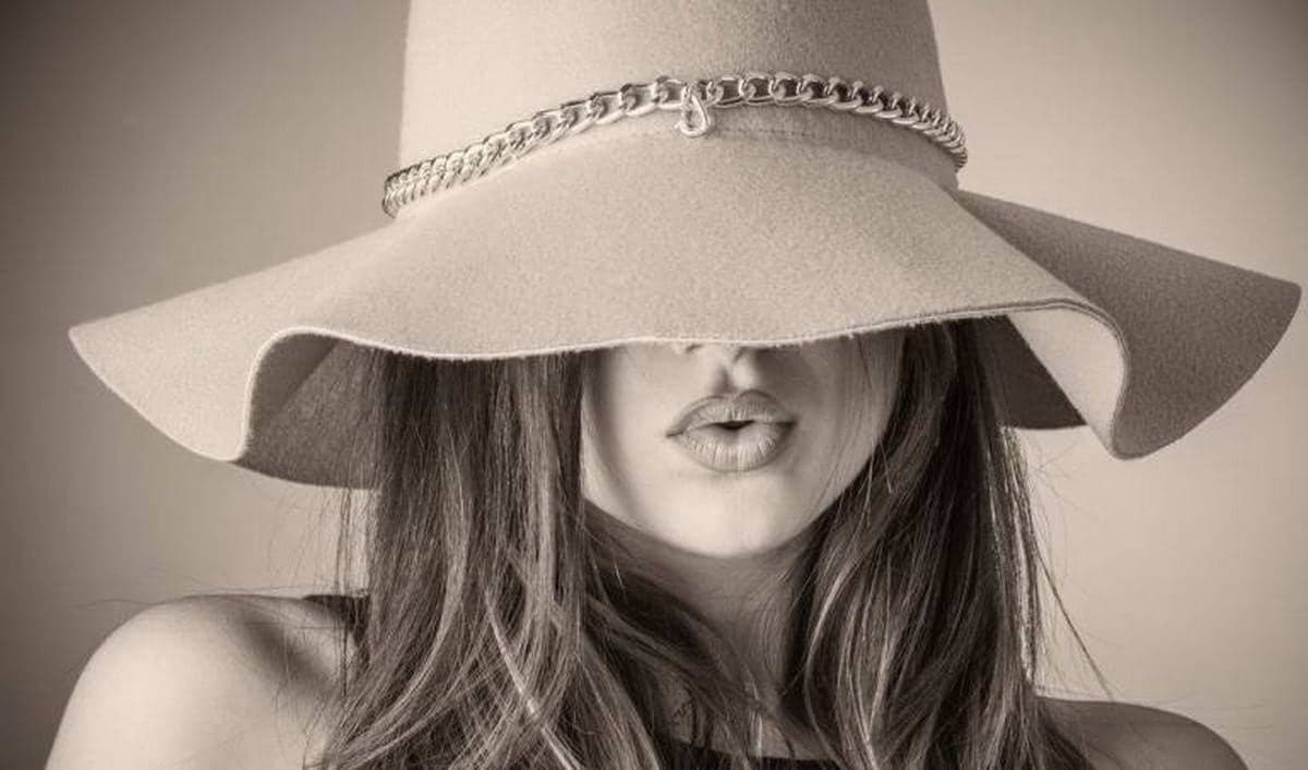 This is Your Quest
Author Joanne Reed
The art of wearing hats.
the best hat for keeping cool